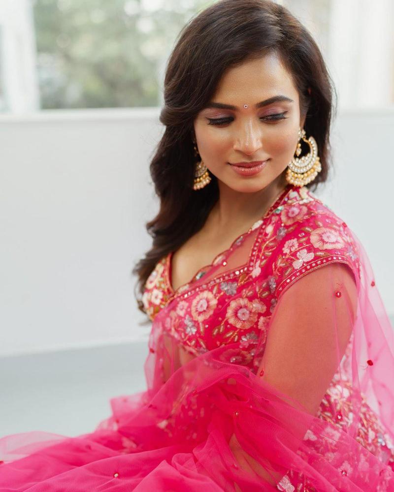ramya-pandian-latest-hot-photos